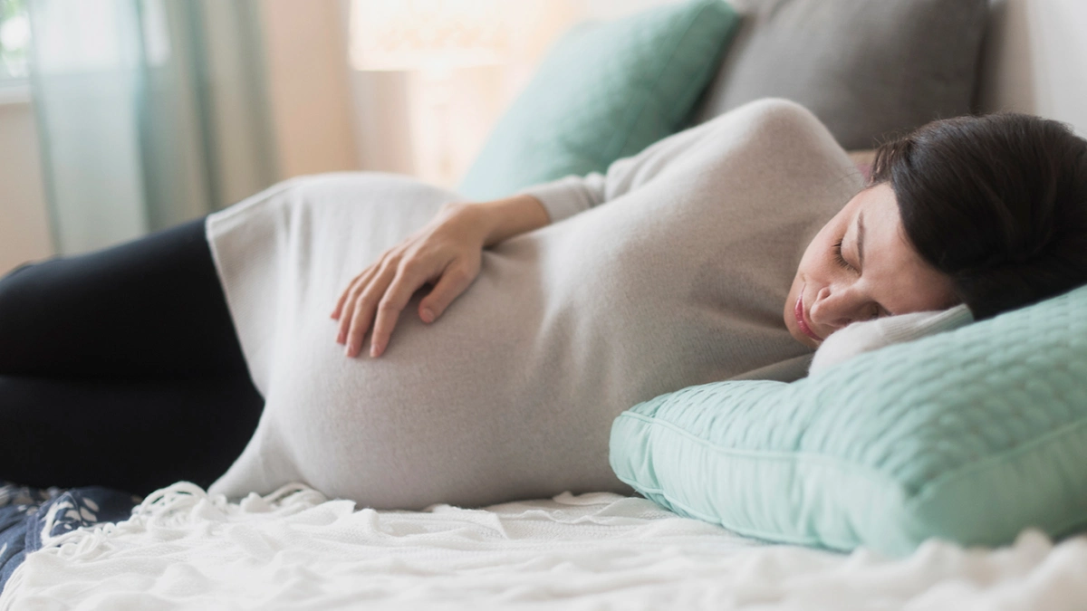 ما هي افضل وضعية لنوم الحامل بدون تعب
