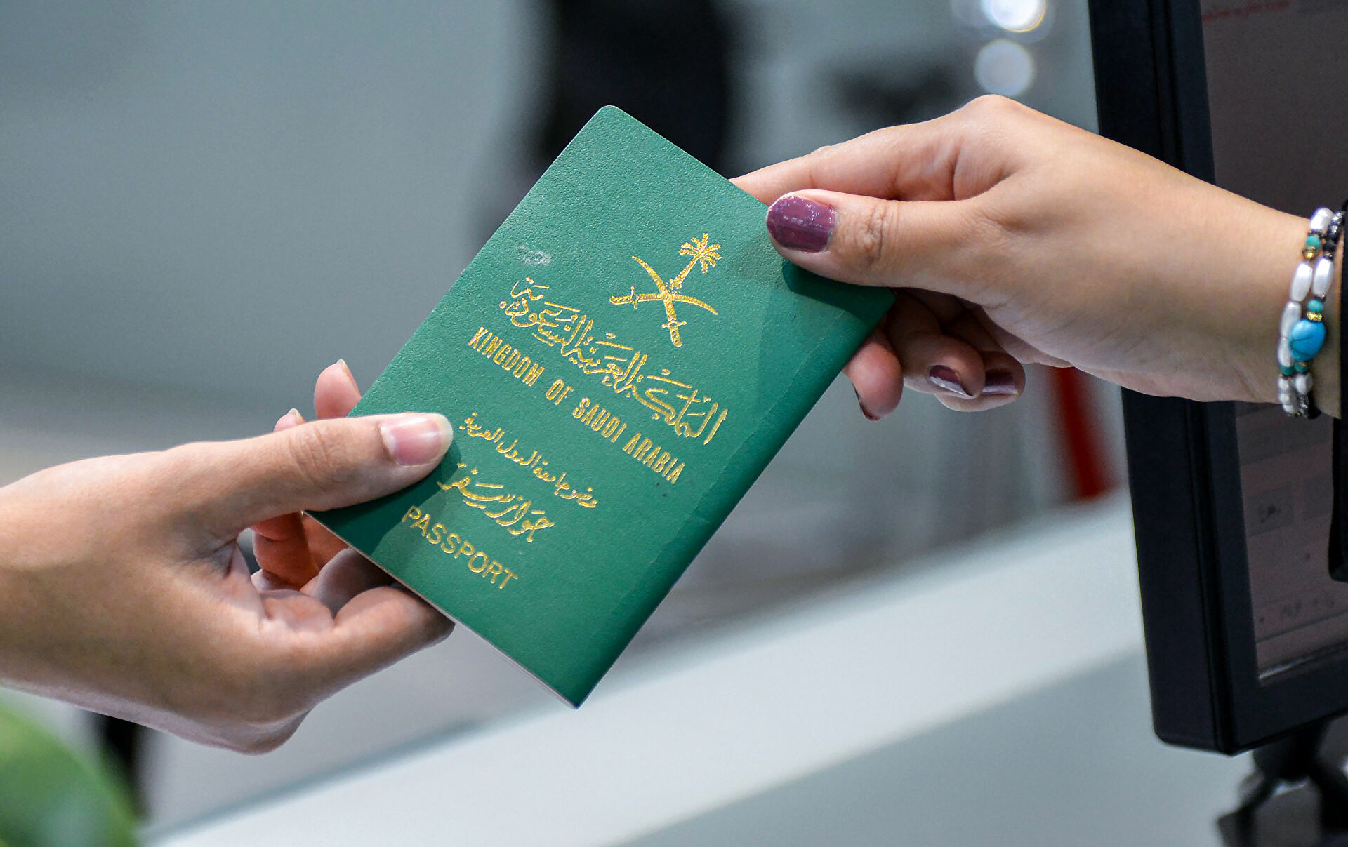 يسمح الجواز السعودي الدخول كم دولة بدون فيزا