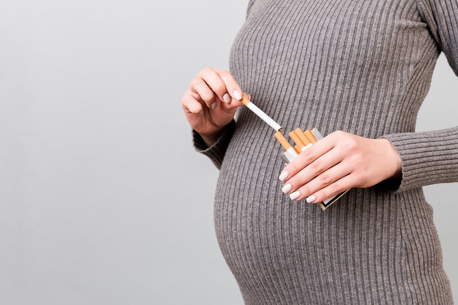 لماذا يجب امتناع الام الحامل عن التدخين وتناول العقاقير الضارة؟