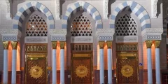 عدد أبواب المسجد الحرام مع أسمائها