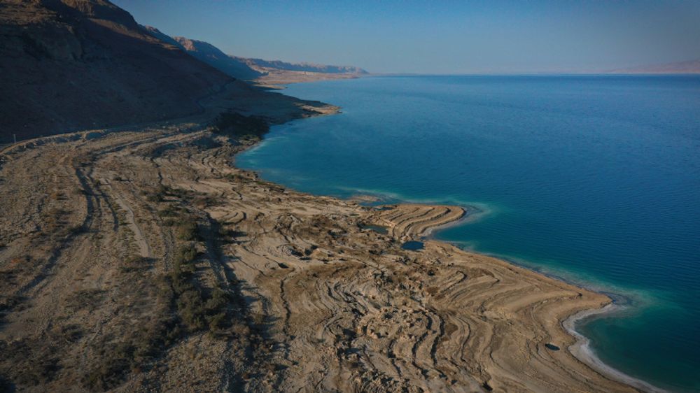 اين يقع البحر الميت